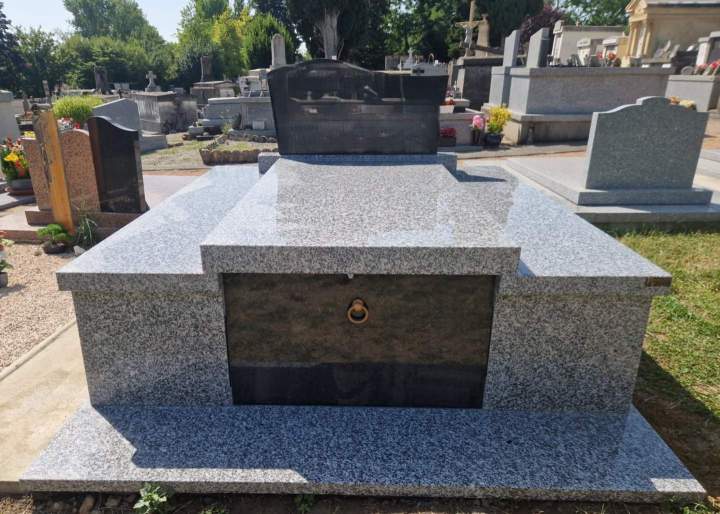 Large choix d'articles de marbrerie funéraire Gers